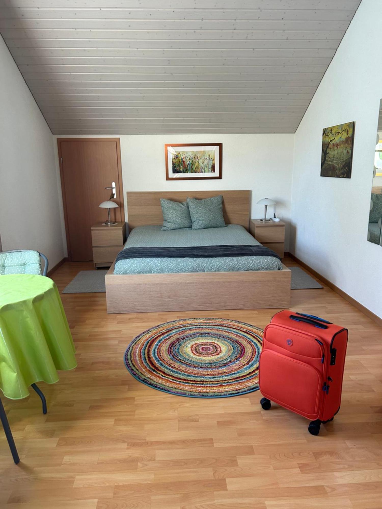 Queen Guest Room Mont-sur-Rolle Екстер'єр фото