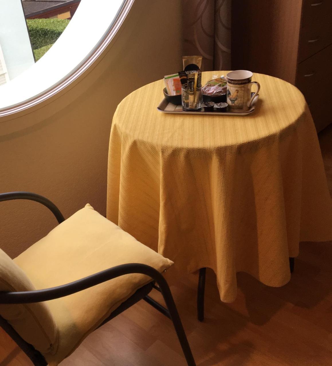 Queen Guest Room Mont-sur-Rolle Екстер'єр фото