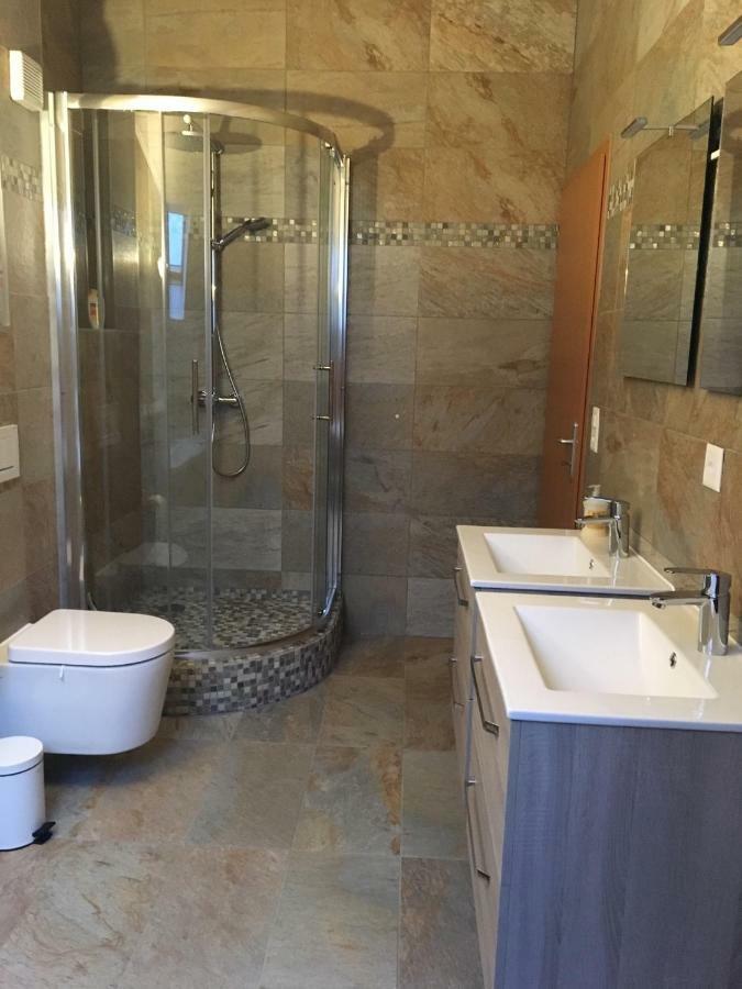 Queen Guest Room Mont-sur-Rolle Екстер'єр фото